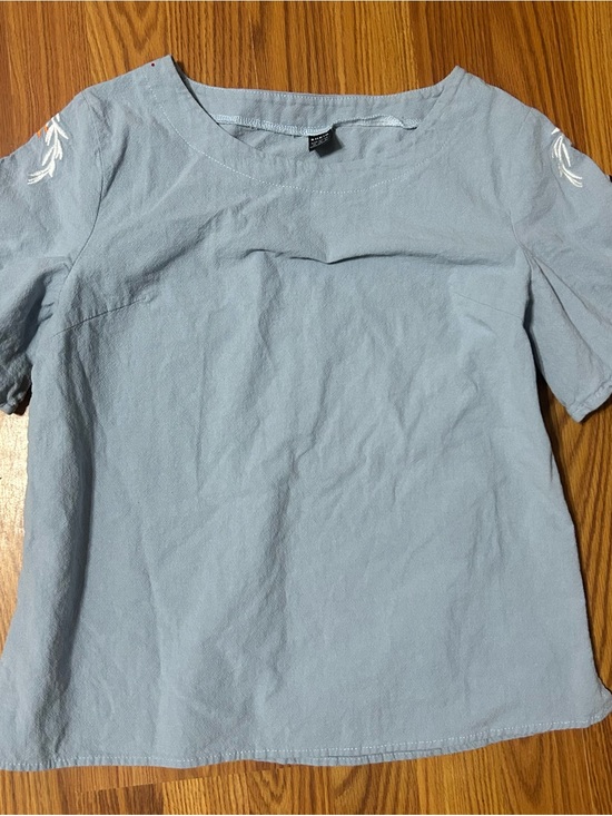 SHEIN Tops - SHEIN Light Blue Short Sleeve Embroidered Linen-Blend Top Size M